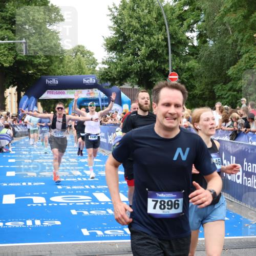 29.06.2025 - hella hamburg halbmarathon Zöllner http://msf.ph/oto/8222151 29.06.2025 10:52:26 Ziel 4140, 4587, 6164, 7896, 8371, 8661, 9876, 13015, 13211, 13707, 15144, 15446, 17773, 17997 meine-sportfotos.de