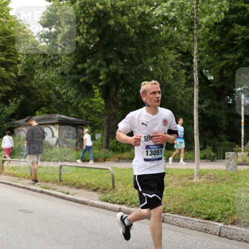 29.06.2025 - hella hamburg halbmarathon Yannick Fuchs http://msf.ph/oto/8222161 29.06.2025 10:46:09 20KM 2287, 2397, 2595, 4140, 4837, 5008, 5032, 5093, 5399, 5482, 6286, 6390, 7130, 7312, 7409, 7724, 7732, 8139, 8371, 8661, 8977, 9082, 9093, 9876, 10115, 11551, 12367, 12580, 13015, 13047, 13051, 13327, 14122, 14300, 14561, 15275, 15356, 15427, 15506, 15727, 15829, 15831, 16003, 16179, 16357, 16591, 17997, 18475, 18801, 18982 meine-sportfotos.de