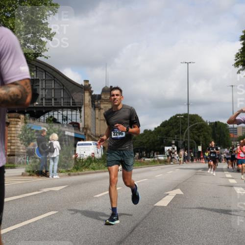 29.06.2025 - hella hamburg halbmarathon Yannick Fuchs http://msf.ph/oto/8222162 29.06.2025 10:33:08 20KM 1042, 1615, 1688, 1710, 2262, 2296, 2719, 2745, 2849, 3014, 3431, 3530, 4148, 5091, 5248, 6095, 6684, 7110, 8091, 10218, 11049, 11281, 11282, 11379, 12137, 12915, 13755, 14688, 14905, 15372, 16075, 16280, 17154, 17623, 17722, 18761 meine-sportfotos.de