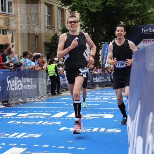 29.06.2025 - hella hamburg halbmarathon Strokosch-Dieckow http://msf.ph/oto/8222170 29.06.2025 10:29:22 Ziel 2021, 2075, 2180, 8975, 9137, 9571, 10156, 10790, 12234, 12287, 12337, 13838, 14164, 14395, 15880, 16118, 17197, 18737, 19203 meine-sportfotos.de