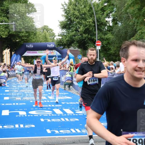 29.06.2025 - hella hamburg halbmarathon Zöllner http://msf.ph/oto/8222187 29.06.2025 10:52:26 Ziel 4140, 4587, 6164, 7896, 8371, 8661, 9876, 13015, 13211, 13707, 15144, 15446, 17773, 17997 meine-sportfotos.de