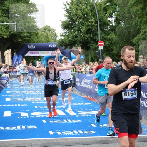 29.06.2025 - hella hamburg halbmarathon Zöllner http://msf.ph/oto/8222235 29.06.2025 10:52:27 Ziel 4140, 4587, 7178, 8371, 8661, 9876, 11791, 13015, 13211, 13707, 15144, 17773, 17997 meine-sportfotos.de