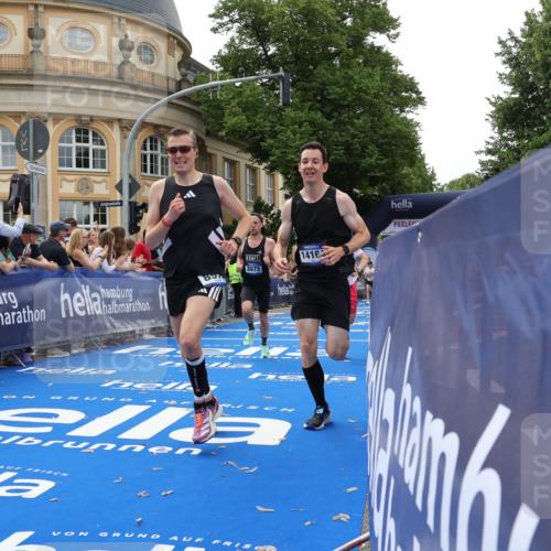 29.06.2025 - hella hamburg halbmarathon Strokosch-Dieckow http://msf.ph/oto/8222250 29.06.2025 10:29:23 Ziel 2021, 2075, 2180, 8975, 9137, 9571, 10156, 10790, 12234, 12287, 12337, 13838, 14164, 14395, 15880, 16118, 17197, 18737, 19203 meine-sportfotos.de
