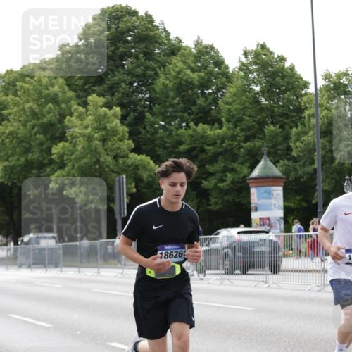 29.06.2025 - hella hamburg halbmarathon Jannik Wohlers http://msf.ph/oto/8222295 29.06.2025 10:27:25 Lombardsbrücke 1148, 2080, 3389, 5177, 6214, 7497, 7764, 7978, 8085, 9567, 9688, 10412, 10413, 12823, 13043, 13860, 14206, 15607, 16569, 16804, 16838, 18301, 18626 meine-sportfotos.de