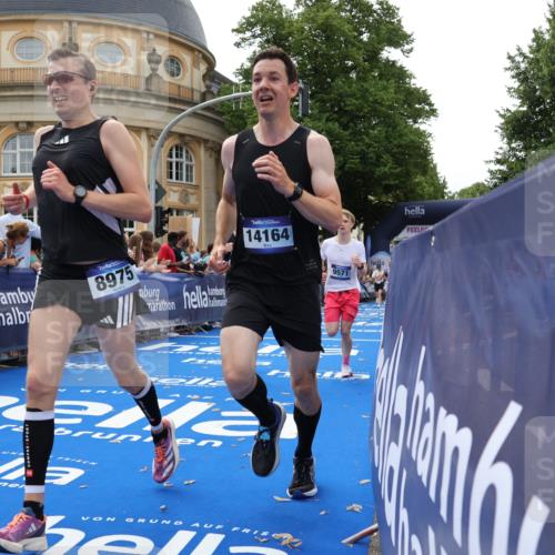 29.06.2025 - hella hamburg halbmarathon Strokosch-Dieckow http://msf.ph/oto/8222315 29.06.2025 10:29:23 Ziel 2021, 2075, 2180, 8975, 9137, 9571, 10156, 10790, 12234, 12287, 12337, 13838, 14164, 14395, 15880, 16118, 17197, 18737, 19203 meine-sportfotos.de