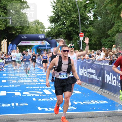 29.06.2025 - hella hamburg halbmarathon Zöllner http://msf.ph/oto/8222336 29.06.2025 10:52:28 Ziel 3715, 4140, 4587, 7178, 8371, 8661, 9145, 9876, 11791, 13015, 13211, 13707, 14561, 15144, 17773, 17997 meine-sportfotos.de