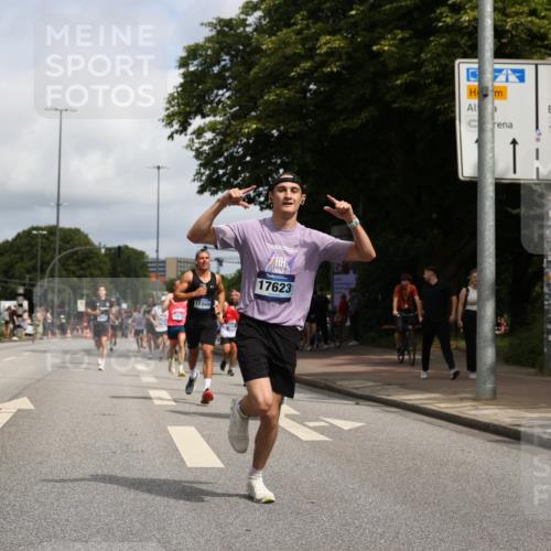 29.06.2025 - hella hamburg halbmarathon Yannick Fuchs http://msf.ph/oto/8222356 29.06.2025 10:33:09 20KM 1710, 2262, 2296, 2719, 2745, 2849, 3014, 3431, 4148, 5091, 5248, 6095, 6684, 7110, 8091, 10218, 11049, 11281, 11282, 11379, 12137, 12915, 13755, 14688, 14905, 15372, 16075, 16280, 17154, 17623, 17722, 18761, 19004 meine-sportfotos.de