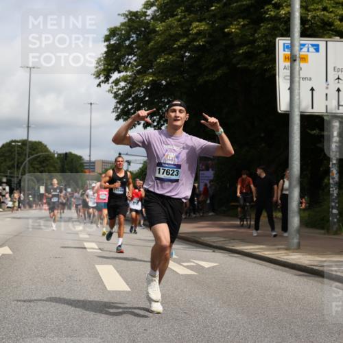 29.06.2025 - hella hamburg halbmarathon Yannick Fuchs http://msf.ph/oto/8222370 29.06.2025 10:33:09 20KM 1710, 2262, 2296, 2719, 2745, 2849, 3014, 3431, 4148, 5091, 5248, 6095, 6684, 7110, 8091, 10218, 11049, 11281, 11282, 11379, 12137, 12915, 13755, 14688, 14905, 15372, 16075, 16280, 17154, 17623, 17722, 18761, 19004 meine-sportfotos.de