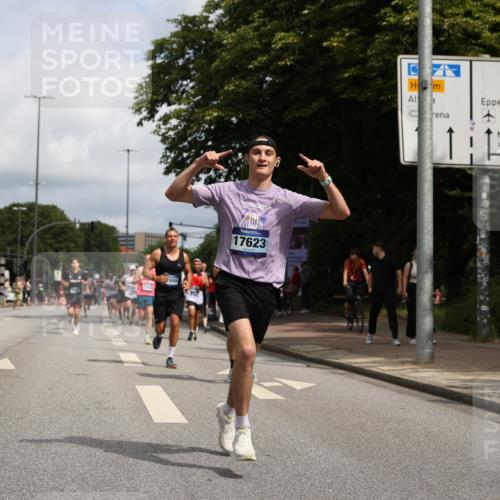 29.06.2025 - hella hamburg halbmarathon Yannick Fuchs http://msf.ph/oto/8222394 29.06.2025 10:33:09 20KM 1710, 2262, 2296, 2719, 2745, 2849, 3014, 3431, 4148, 5091, 5248, 6095, 6684, 7110, 8091, 10218, 11049, 11281, 11282, 11379, 12137, 12915, 13755, 14688, 14905, 15372, 16075, 16280, 17154, 17623, 17722, 18761, 19004 meine-sportfotos.de