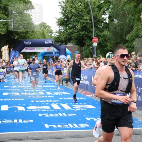 29.06.2025 - hella hamburg halbmarathon Zöllner http://msf.ph/oto/8222410 29.06.2025 10:52:29 Ziel 3715, 4140, 7178, 7232, 8371, 8661, 9145, 9876, 11791, 13015, 13211, 14561, 15144, 15980, 17997 meine-sportfotos.de