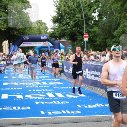 29.06.2025 - hella hamburg halbmarathon Zöllner http://msf.ph/oto/8222424 29.06.2025 10:52:29 Ziel 3715, 4140, 7178, 7232, 8371, 8661, 9145, 9876, 11791, 13015, 13211, 14561, 15144, 15980, 17997 meine-sportfotos.de