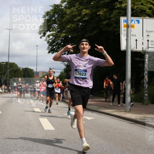 29.06.2025 - hella hamburg halbmarathon Yannick Fuchs http://msf.ph/oto/8222433 29.06.2025 10:33:09 20KM 1710, 2262, 2296, 2719, 2745, 2849, 3014, 3431, 4148, 5091, 5248, 6095, 6684, 7110, 8091, 10218, 11049, 11281, 11282, 11379, 12137, 12915, 13755, 14688, 14905, 15372, 16075, 16280, 17154, 17623, 17722, 18761, 19004 meine-sportfotos.de