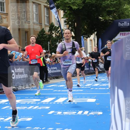 29.06.2025 - hella hamburg halbmarathon Strokosch-Dieckow http://msf.ph/oto/8222461 29.06.2025 10:29:26 Ziel 2021, 2075, 2180, 8784, 8975, 9137, 9571, 10156, 10790, 12234, 13838, 14164, 15880, 16118, 17197, 18737, 19203 meine-sportfotos.de