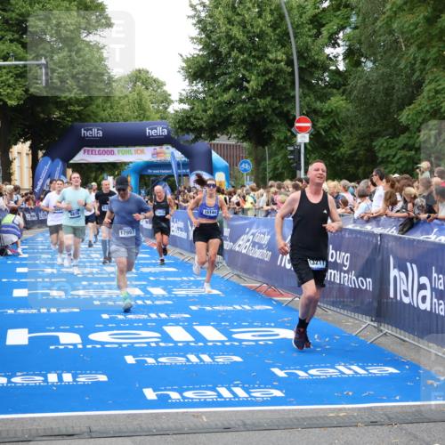 29.06.2025 - hella hamburg halbmarathon Zöllner http://msf.ph/oto/8222472 29.06.2025 10:52:29 Ziel 3715, 4140, 7178, 7232, 8371, 8661, 9145, 9876, 11791, 13015, 13211, 14561, 15144, 15980, 17997 meine-sportfotos.de