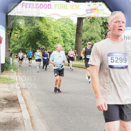 29.06.2025 - hella hamburg halbmarathon MichiJ http://msf.ph/oto/8222491 29.06.2025 10:48:52 Zwischen KM18-KM19 1674, 6602, 7636, 8045, 8478, 9928, 11968, 17383, 19242 meine-sportfotos.de