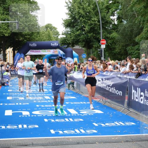 29.06.2025 - hella hamburg halbmarathon Zöllner http://msf.ph/oto/8222541 29.06.2025 10:52:30 Ziel 3715, 7178, 7232, 8371, 8661, 9145, 9876, 11791, 13015, 13211, 14561, 15144, 15980, 17997 meine-sportfotos.de