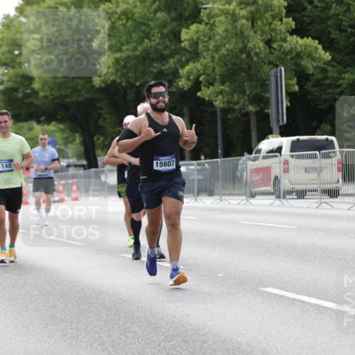 29.06.2025 - hella hamburg halbmarathon Jannik Wohlers http://msf.ph/oto/8222617 29.06.2025 10:27:28 Lombardsbrücke 1148, 2080, 3389, 5177, 5847, 6632, 7497, 7978, 8085, 9567, 9688, 11692, 11739, 12780, 12823, 13043, 13860, 15607, 16569, 16804, 16838, 18301, 18626 meine-sportfotos.de