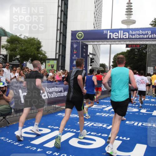 29.06.2025 - hella hamburg halbmarathon Michael Strokosch http://msf.ph/oto/8222618 29.06.2025 10:49:47 Ziel 2504, 2706, 2937, 3060, 3543, 5894, 5978, 6115, 6125, 7332, 9463, 9551, 9619, 9723, 9924, 13159, 14794, 16843, 16877, 17282, 17753, 18058, 18451, 18926 meine-sportfotos.de