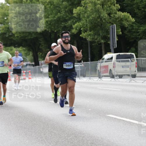 29.06.2025 - hella hamburg halbmarathon Jannik Wohlers http://msf.ph/oto/8222659 29.06.2025 10:27:28 Lombardsbrücke 1148, 2080, 3389, 5177, 5847, 6632, 7497, 7978, 8085, 9567, 9688, 11692, 11739, 12780, 12823, 13043, 13860, 15607, 16569, 16804, 16838, 18301, 18626 meine-sportfotos.de