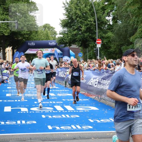 29.06.2025 - hella hamburg halbmarathon Zöllner http://msf.ph/oto/8222677 29.06.2025 10:52:32 Ziel 3715, 7178, 7232, 8371, 8661, 9145, 9876, 11791, 13015, 13301, 14561, 15144, 15980, 17997 meine-sportfotos.de
