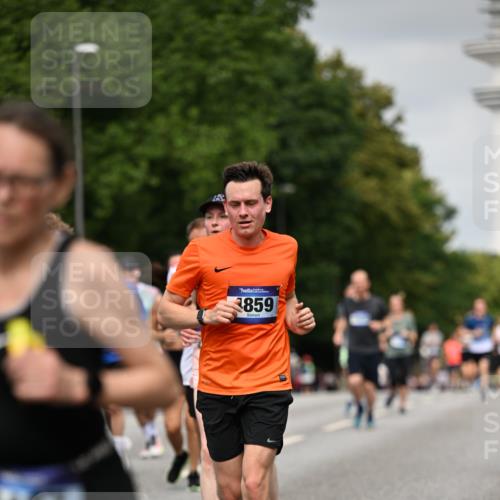 29.06.2025 - hella hamburg halbmarathon Dr. Thomas Lammeyer http://msf.ph/oto/8222687 29.06.2025 10:13:02 Kennedybrücke 1147, 1823, 2427, 2978, 3762, 4592, 4859, 5885, 6674, 7198, 9297, 9718, 9823, 9951, 9958, 10035, 10092, 10194, 10609, 10857 meine-sportfotos.de