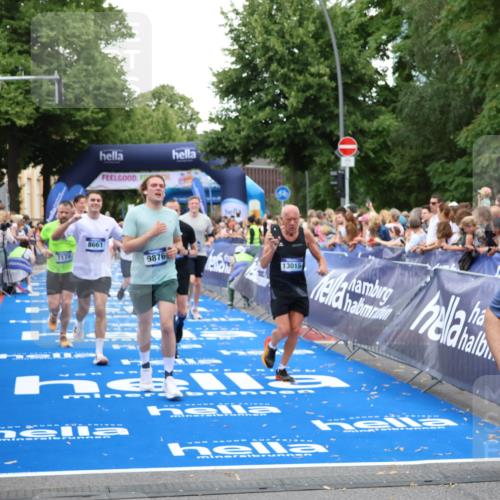 29.06.2025 - hella hamburg halbmarathon Zöllner http://msf.ph/oto/8222689 29.06.2025 10:52:32 Ziel 3715, 7178, 7232, 8371, 8661, 9145, 9876, 11791, 13015, 13301, 14561, 15144, 15980, 17997 meine-sportfotos.de