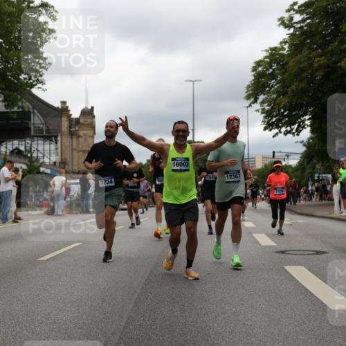 29.06.2025 - hella hamburg halbmarathon Yannick Fuchs http://msf.ph/oto/8222712 29.06.2025 10:46:12 20KM 2287, 2397, 2595, 4140, 4557, 4837, 5032, 5093, 5116, 5399, 5482, 6390, 7130, 7312, 7409, 7724, 7732, 8139, 8661, 8977, 9082, 9093, 9145, 9876, 10115, 11459, 11551, 12367, 12580, 13047, 13051, 13327, 14122, 14300, 14561, 15001, 15275, 15356, 15427, 15506, 15727, 15829, 15831, 16003, 16179, 16357, 16591, 17997, 18801, 18982 meine-sportfotos.de
