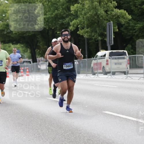 29.06.2025 - hella hamburg halbmarathon Jannik Wohlers http://msf.ph/oto/8222740 29.06.2025 10:27:28 Lombardsbrücke 1148, 2080, 3389, 5177, 5847, 6632, 7497, 7978, 8085, 9567, 9688, 11692, 11739, 12780, 12823, 13043, 13860, 15607, 16569, 16804, 16838, 18301, 18626 meine-sportfotos.de