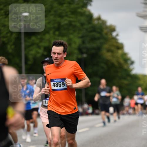 29.06.2025 - hella hamburg halbmarathon Dr. Thomas Lammeyer http://msf.ph/oto/8222747 29.06.2025 10:13:02 Kennedybrücke 1147, 1823, 2427, 2978, 3762, 4592, 4859, 5885, 6674, 7198, 9297, 9718, 9823, 9951, 9958, 10035, 10092, 10194, 10609, 10857 meine-sportfotos.de