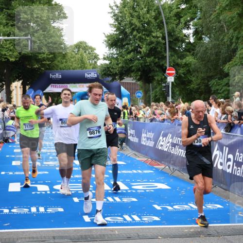 29.06.2025 - hella hamburg halbmarathon Zöllner http://msf.ph/oto/8222781 29.06.2025 10:52:33 Ziel 3715, 7178, 7232, 8371, 8661, 9145, 9876, 11791, 13015, 13301, 14561, 15980, 18982 meine-sportfotos.de