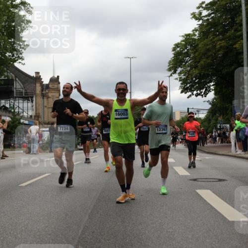 29.06.2025 - hella hamburg halbmarathon Yannick Fuchs http://msf.ph/oto/8222785 29.06.2025 10:46:12 20KM 2287, 2397, 2595, 4140, 4557, 4837, 5032, 5093, 5116, 5399, 5482, 6390, 7130, 7312, 7409, 7724, 7732, 8139, 8661, 8977, 9082, 9093, 9145, 9876, 10115, 11459, 11551, 12367, 12580, 13047, 13051, 13327, 14122, 14300, 14561, 15001, 15275, 15356, 15427, 15506, 15727, 15829, 15831, 16003, 16179, 16357, 16591, 17997, 18801, 18982 meine-sportfotos.de