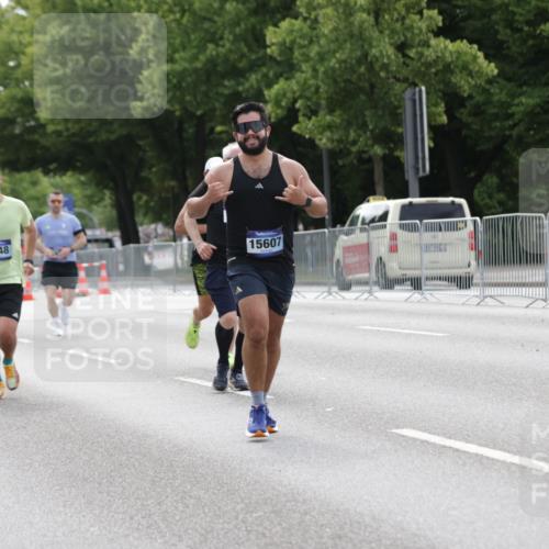 29.06.2025 - hella hamburg halbmarathon Jannik Wohlers http://msf.ph/oto/8222840 29.06.2025 10:27:28 Lombardsbrücke 1148, 2080, 3389, 5177, 5847, 6632, 7497, 7978, 8085, 9567, 9688, 11692, 11739, 12780, 12823, 13043, 13860, 15607, 16569, 16804, 16838, 18301, 18626 meine-sportfotos.de
