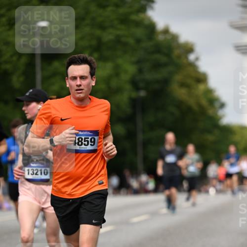 29.06.2025 - hella hamburg halbmarathon Dr. Thomas Lammeyer http://msf.ph/oto/8222841 29.06.2025 10:13:02 Kennedybrücke 1147, 1823, 2427, 2978, 3762, 4592, 4859, 5885, 6674, 7198, 9297, 9718, 9823, 9951, 9958, 10035, 10092, 10194, 10609, 10857 meine-sportfotos.de