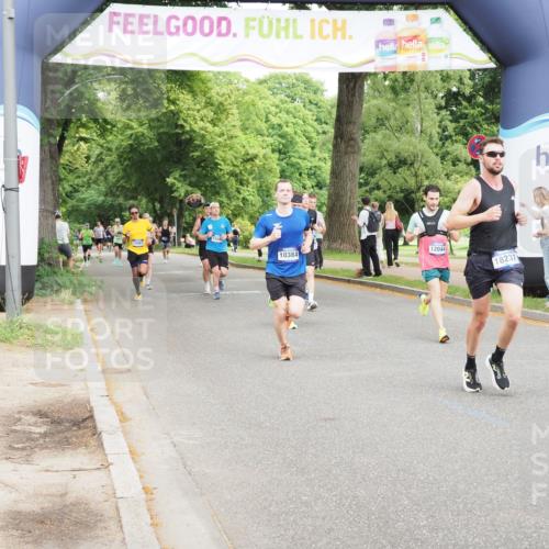 29.06.2025 - hella hamburg halbmarathon MichiJ http://msf.ph/oto/8222860 29.06.2025 10:24:41 Zwischen KM18-KM19 3809, 6704, 10384, 11120, 12044, 13798, 14622, 15348, 15415, 15931, 18237 meine-sportfotos.de