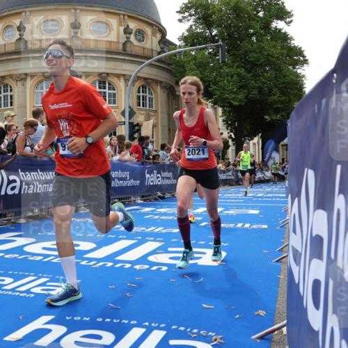 29.06.2025 - hella hamburg halbmarathon Strokosch-Dieckow http://msf.ph/oto/8222870 29.06.2025 10:29:33 Ziel 2021, 2180, 6781, 7186, 8784, 9137, 10790, 16118, 16818, 17197, 18422, 18699, 19204 meine-sportfotos.de