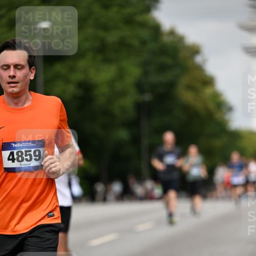 29.06.2025 - hella hamburg halbmarathon Dr. Thomas Lammeyer http://msf.ph/oto/8222897 29.06.2025 10:13:03 Kennedybrücke 1147, 1823, 2427, 2978, 3762, 4592, 4859, 5885, 6674, 7198, 9297, 9718, 9823, 9951, 9958, 10035, 10092, 10194, 10609, 10857 meine-sportfotos.de