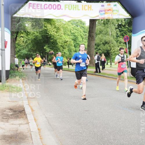 29.06.2025 - hella hamburg halbmarathon MichiJ http://msf.ph/oto/8222904 29.06.2025 10:24:41 Zwischen KM18-KM19 3809, 6704, 10384, 11120, 12044, 13798, 14622, 15348, 15415, 15931, 18237 meine-sportfotos.de