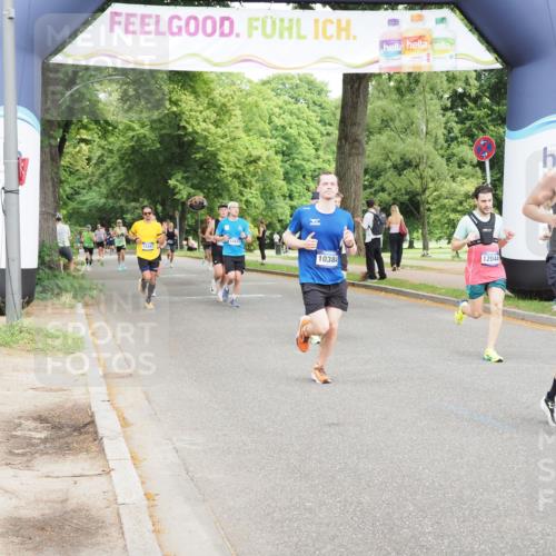 29.06.2025 - hella hamburg halbmarathon MichiJ http://msf.ph/oto/8222916 29.06.2025 10:24:41 Zwischen KM18-KM19 3809, 6704, 10384, 11120, 12044, 13798, 14622, 15348, 15415, 15931, 18237 meine-sportfotos.de