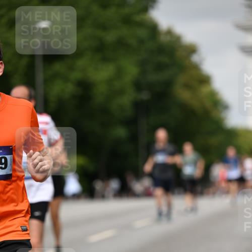 29.06.2025 - hella hamburg halbmarathon Dr. Thomas Lammeyer http://msf.ph/oto/8222927 29.06.2025 10:13:03 Kennedybrücke 1147, 1823, 2427, 2978, 3762, 4592, 4859, 5885, 6674, 7198, 9297, 9718, 9823, 9951, 9958, 10035, 10092, 10194, 10609, 10857 meine-sportfotos.de