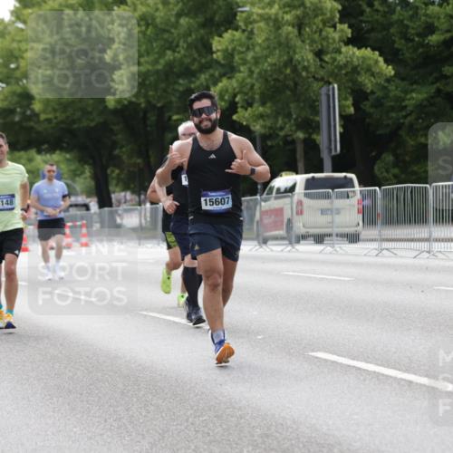 29.06.2025 - hella hamburg halbmarathon Jannik Wohlers http://msf.ph/oto/8222940 29.06.2025 10:27:28 Lombardsbrücke 1148, 2080, 3389, 5177, 5847, 6632, 7497, 7978, 8085, 9567, 9688, 11692, 11739, 12780, 12823, 13043, 13860, 15607, 16569, 16804, 16838, 18301, 18626 meine-sportfotos.de