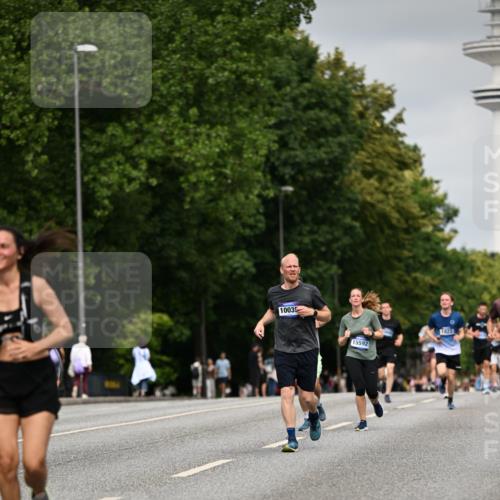 29.06.2025 - hella hamburg halbmarathon Dr. Thomas Lammeyer http://msf.ph/oto/8222958 29.06.2025 10:13:04 Kennedybrücke 1823, 2427, 3762, 4592, 4859, 6674, 7198, 9297, 9718, 9823, 9951, 9958, 10035, 10092, 10194, 10609, 10857 meine-sportfotos.de