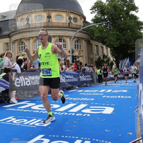 29.06.2025 - hella hamburg halbmarathon Strokosch-Dieckow http://msf.ph/oto/8222967 29.06.2025 10:29:36 Ziel 2021, 2180, 6781, 7186, 8784, 9137, 10790, 16818, 18422, 18699, 19204 meine-sportfotos.de
