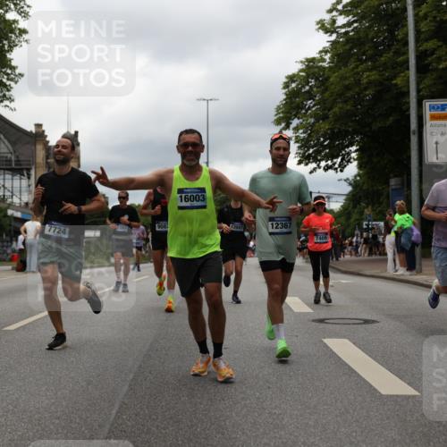 29.06.2025 - hella hamburg halbmarathon Yannick Fuchs http://msf.ph/oto/8223004 29.06.2025 10:46:12 20KM 2287, 2397, 2595, 4140, 4557, 4837, 5032, 5093, 5116, 5399, 5482, 6390, 7130, 7312, 7409, 7724, 7732, 8139, 8661, 8977, 9082, 9093, 9145, 9876, 10115, 11459, 11551, 12367, 12580, 13047, 13051, 13327, 14122, 14300, 14561, 15001, 15275, 15356, 15427, 15506, 15727, 15829, 15831, 16003, 16179, 16357, 16591, 17997, 18801, 18982 meine-sportfotos.de