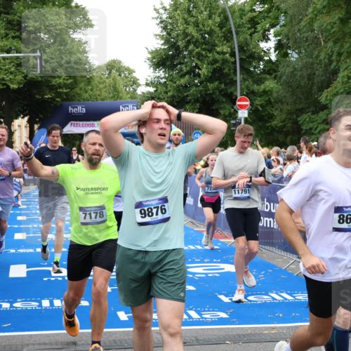 29.06.2025 - hella hamburg halbmarathon Zöllner http://msf.ph/oto/8223006 29.06.2025 10:52:35 Ziel 3715, 6561, 6562, 7178, 7232, 8371, 8661, 9145, 9739, 11791, 13301, 14561, 15001, 15980, 18982 meine-sportfotos.de