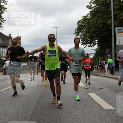 29.06.2025 - hella hamburg halbmarathon Yannick Fuchs http://msf.ph/oto/8223012 29.06.2025 10:46:12 20KM 2287, 2397, 2595, 4140, 4557, 4837, 5032, 5093, 5116, 5399, 5482, 6390, 7130, 7312, 7409, 7724, 7732, 8139, 8661, 8977, 9082, 9093, 9145, 9876, 10115, 11459, 11551, 12367, 12580, 13047, 13051, 13327, 14122, 14300, 14561, 15001, 15275, 15356, 15427, 15506, 15727, 15829, 15831, 16003, 16179, 16357, 16591, 17997, 18801, 18982 meine-sportfotos.de