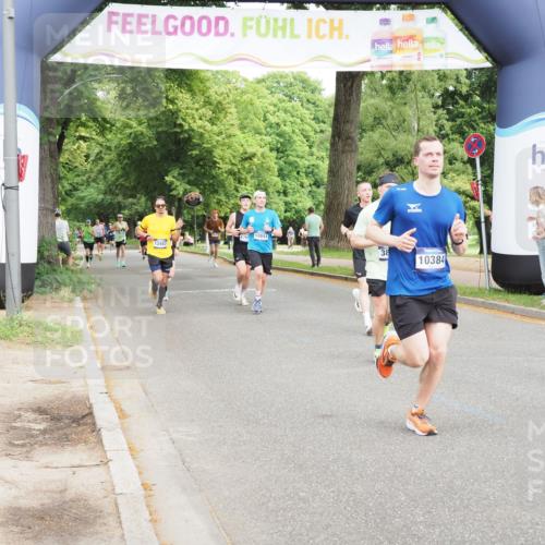 29.06.2025 - hella hamburg halbmarathon MichiJ http://msf.ph/oto/8223033 29.06.2025 10:24:42 Zwischen KM18-KM19 3809, 6704, 10384, 11120, 12044, 12447, 13798, 14622, 15348, 15415, 15931, 17691, 18237 meine-sportfotos.de