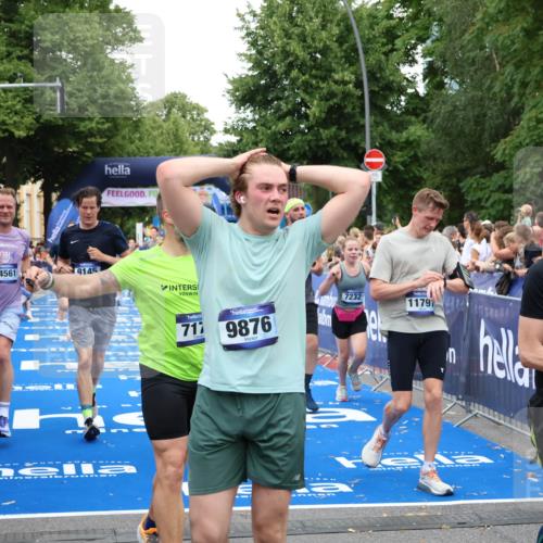 29.06.2025 - hella hamburg halbmarathon Zöllner http://msf.ph/oto/8223063 29.06.2025 10:52:36 Ziel 2670, 3715, 3952, 6561, 6562, 7178, 7232, 9145, 9739, 11689, 11791, 12450, 13051, 13301, 14561, 15001, 15980, 18982 meine-sportfotos.de