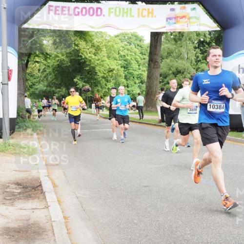 29.06.2025 - hella hamburg halbmarathon MichiJ http://msf.ph/oto/8223071 29.06.2025 10:24:42 Zwischen KM18-KM19 3809, 6704, 10384, 11120, 12044, 12447, 13798, 14622, 15348, 15415, 15931, 17691, 18237 meine-sportfotos.de