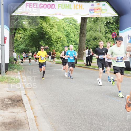 29.06.2025 - hella hamburg halbmarathon MichiJ http://msf.ph/oto/8223117 29.06.2025 10:24:43 Zwischen KM18-KM19 3809, 10384, 10877, 11120, 12044, 12447, 12462, 13798, 14622, 15348, 15415, 15931, 17691, 18237, 18841 meine-sportfotos.de