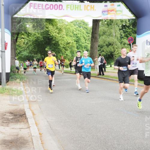 29.06.2025 - hella hamburg halbmarathon MichiJ http://msf.ph/oto/8223140 29.06.2025 10:24:43 Zwischen KM18-KM19 3809, 10384, 10877, 11120, 12044, 12447, 12462, 13798, 14622, 15348, 15415, 15931, 17691, 18237, 18841 meine-sportfotos.de